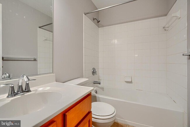 Building Photo - 736 Wineberry Way