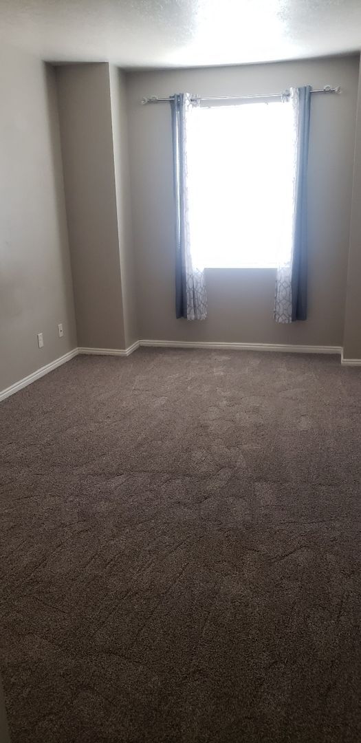 Building Photo - Charming 2 Bedroom Condo with Great Amenit...