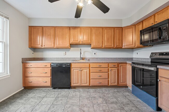 Building Photo - 10661 High Beam Ct