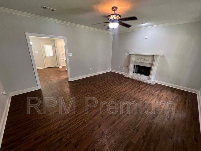 Building Photo - 13235 Country Park Ave