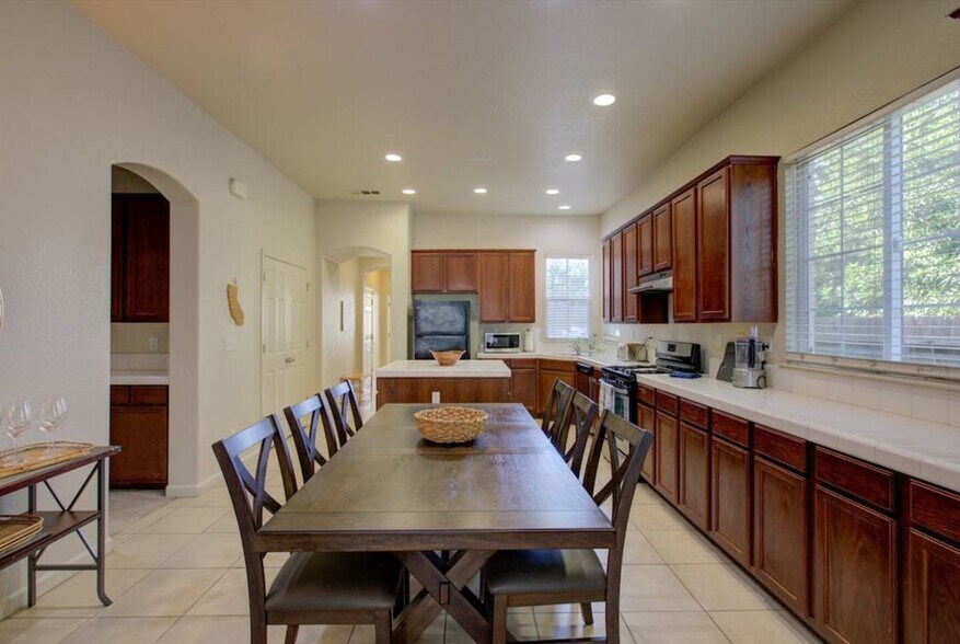 Building Photo - 4321 Strathmore Pl