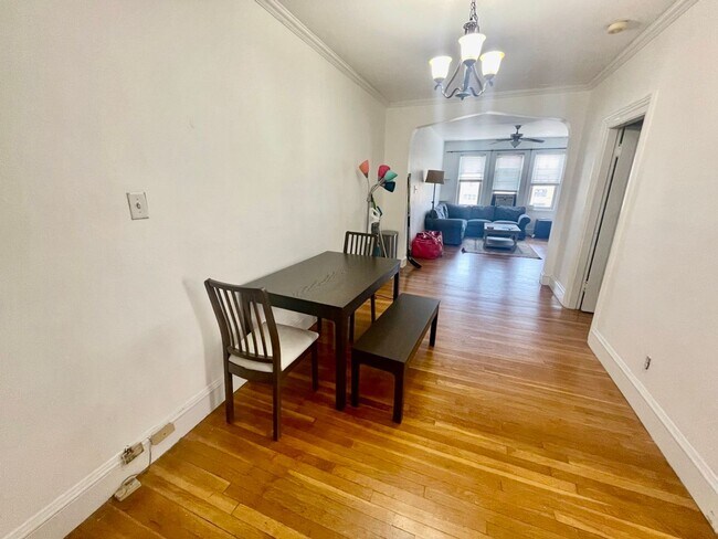Building Photo - 9/1 No Fee!- Sunny upper floor 2BR - w/d i...