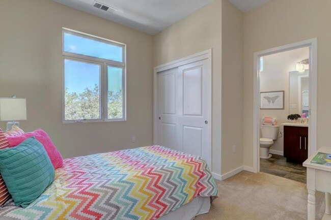 Building Photo - Exceptional End-Unit Townhome in Sterling Park – Palo Alto Living at Its Best!