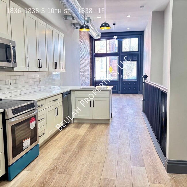 Primary Photo - Bright Soulard 2bd/2bath Townhouse (baseme...