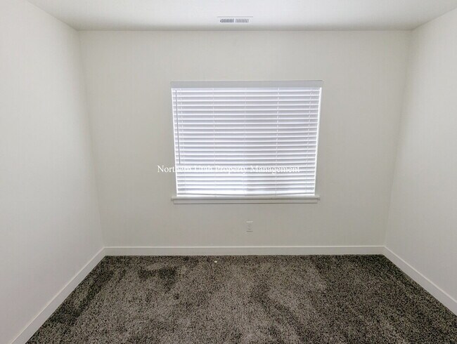 Building Photo - Spacious 3-Bed, 2-Bath Gem in Bountiful