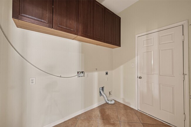 Building Photo - 706 Silver Creek Cir
