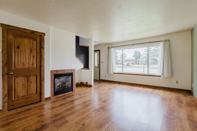 Building Photo - 284 Talisman Dr