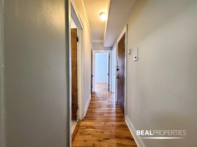 Building Photo - 2 bedroom in CHICAGO IL 60613