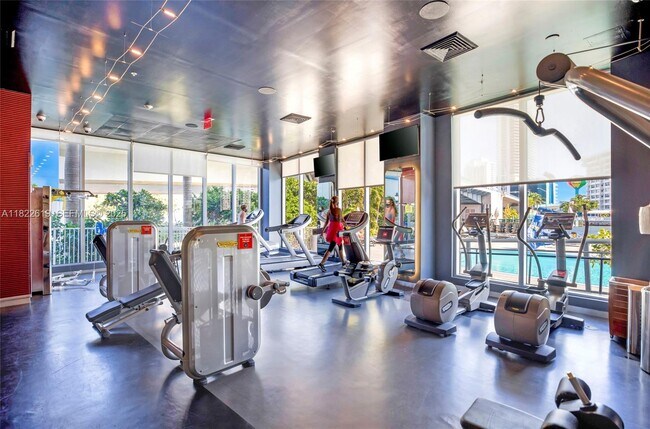 Building Photo - 2600 E Hallandale Beach Blvd