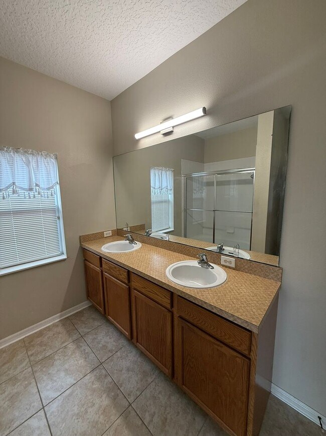 Building Photo - Chickasaw Place 3 Bedroom +Office or 4th B...