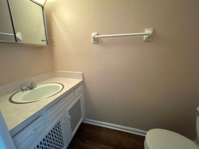 Building Photo - Chapel Hill Rd Townhomes