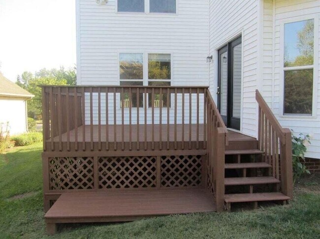 Building Photo - 537 Forest Hill Dr