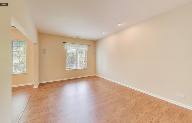 Building Photo - 11 Beaconsfield Ct