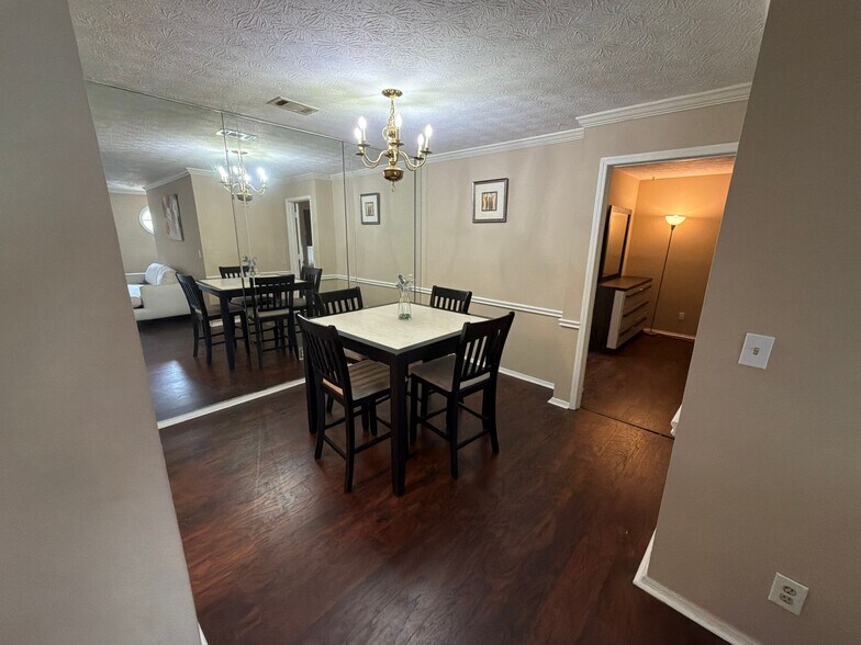 Building Photo - Room in Condo on Brockett Pl