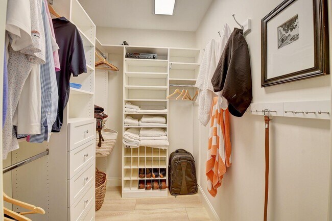 Building Photo - 1920 S Ocean Blvd