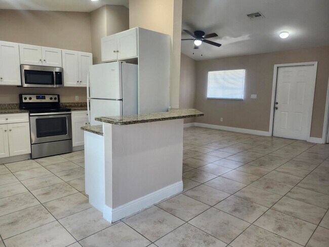 Building Photo - 217-219 Hightower Ave S