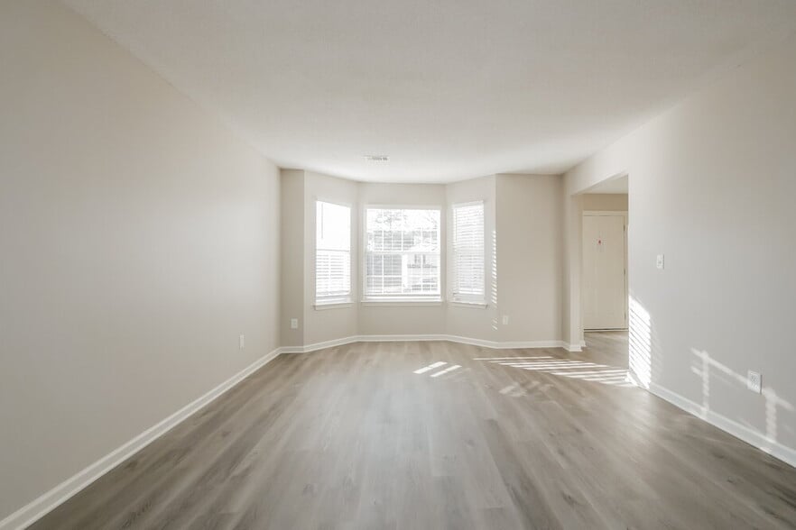 Building Photo - 898 Tara Bend