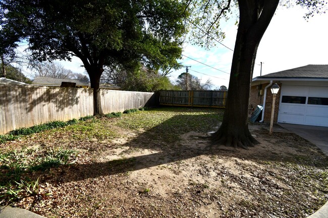 Building Photo - Beautifully remodeled 4 bedroom, 3 Bath