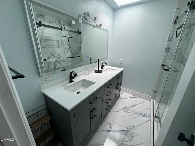 Building Photo - 1075 Chevron Ct