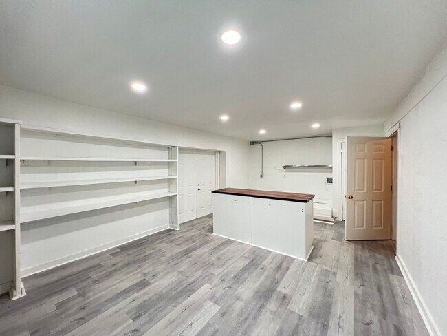 Building Photo - Shelmar Drive