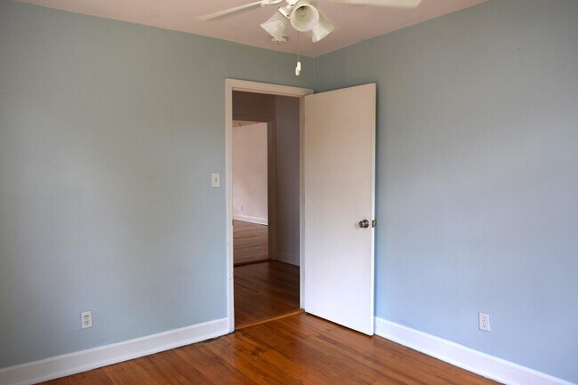 Building Photo - 1208 Hickman Rd