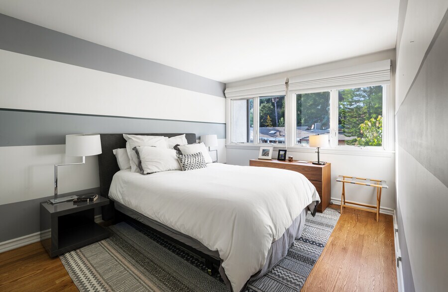 Building Photo - 2344 Banyan Dr