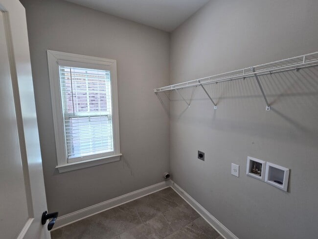 Building Photo - Gorgeous 3 Bedroom, 3 Bath Home Built in 2021- Madison, Alabama