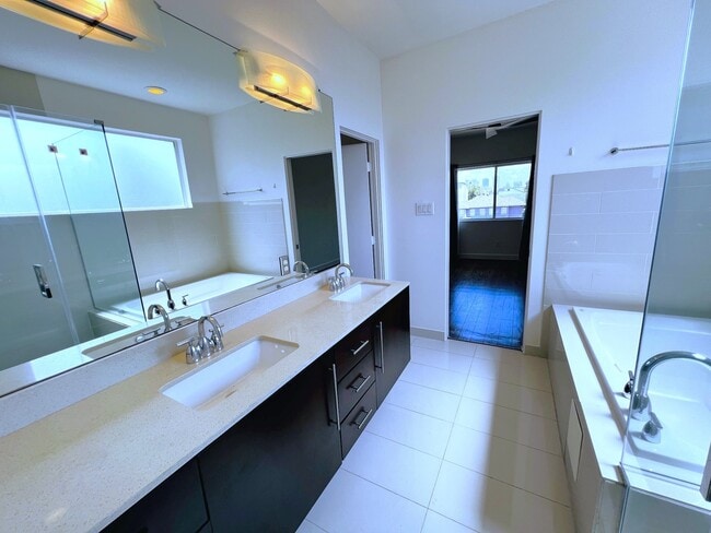 Building Photo - 1524 Blodgett St