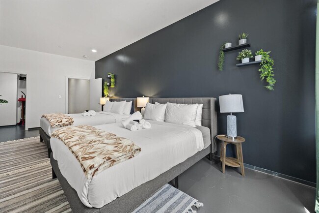 Building Photo - 160 E Berkeley St