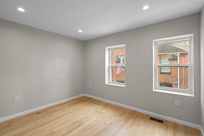 Building Photo - 707 S Bethel St