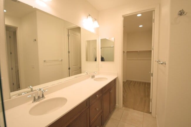 Building Photo - Dublin 3 stories 3 Beds, 3.5 Baths Townhouse in Boulevard community for rent