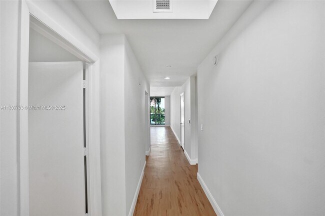 Building Photo - 3340 NE 190th St