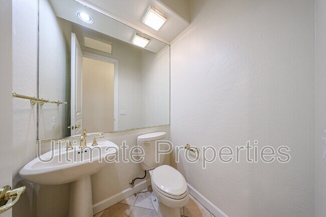 Building Photo - 11050 E Verbena Ln