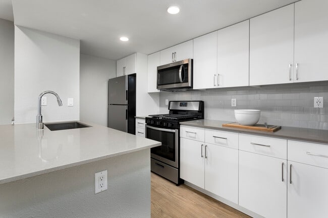Building Photo - Avalon Calabasas