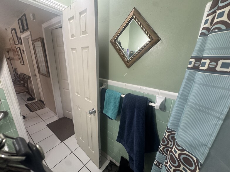 Building Photo - 401 SW 78th Pl