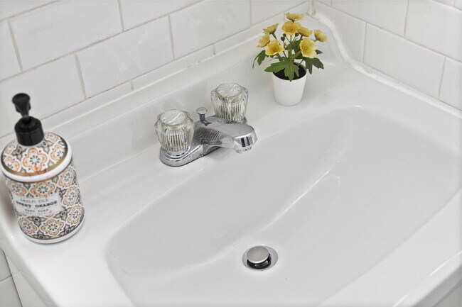 Building Photo - 60-62 Boylston Street-SI ID1240414P