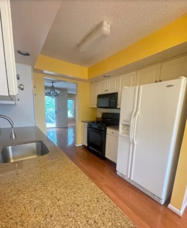 Building Photo - 214 Manahan Ct