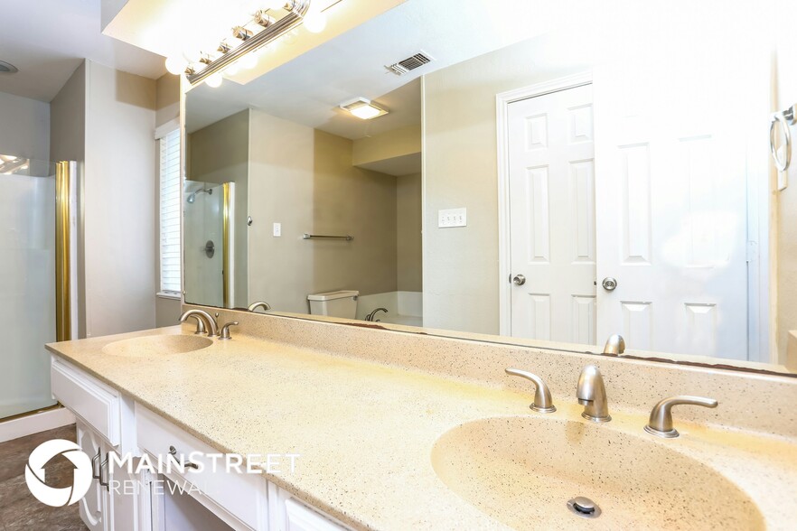 Building Photo - 813 Cherlyne Dr
