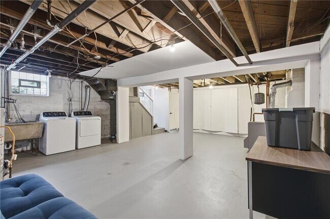 Building Photo - 3891 Beechwood Blvd