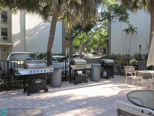 Building Photo - 6600 Cypress Rd