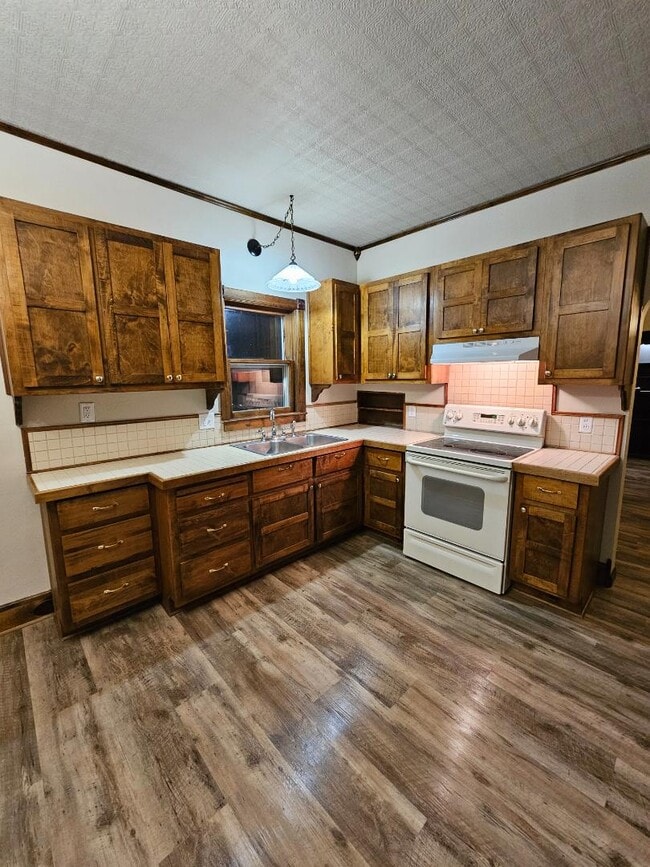 Building Photo - 316 E Walnut St