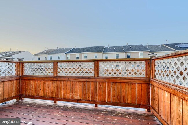 Building Photo - 736 Wineberry Way