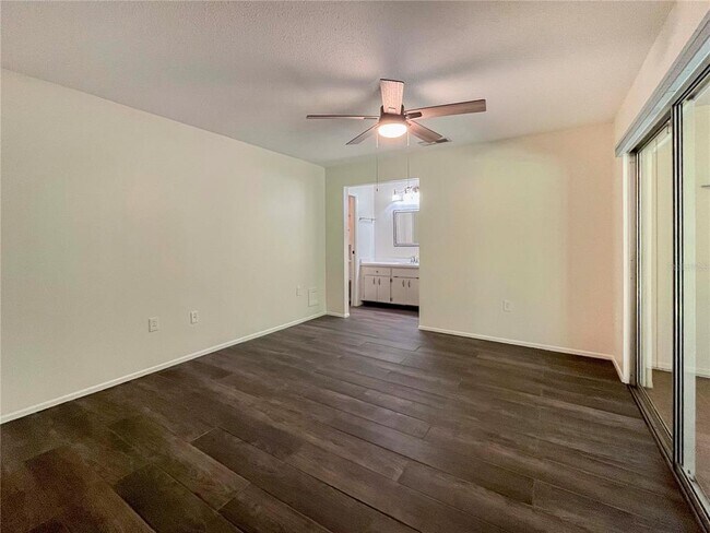 Building Photo - 5060 Village Garden Dr