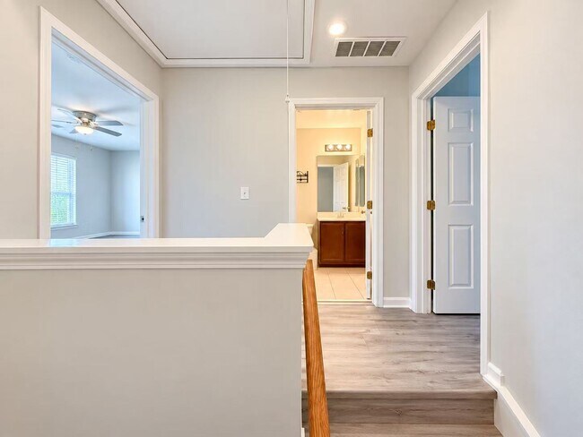 Building Photo - 468 Canewood Pl