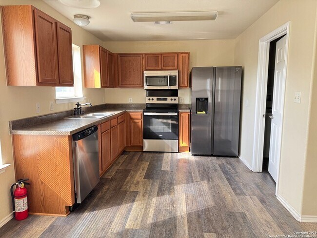 Building Photo - 5702 Canterbury Run