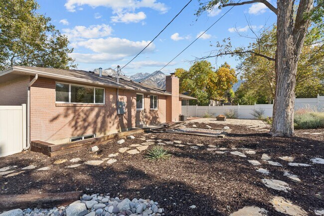 Building Photo - 8638 Mount Majestic Rd