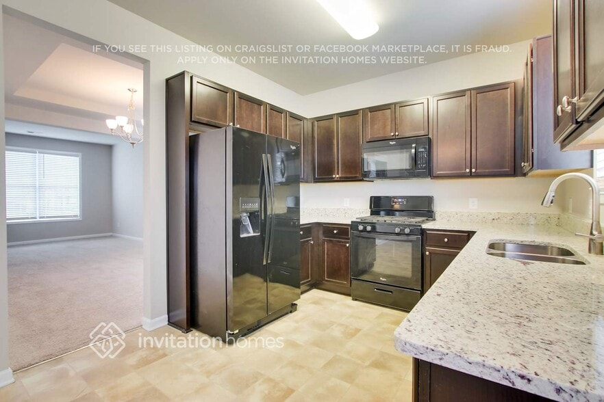 Building Photo - 2240 Bonny Glen Cir