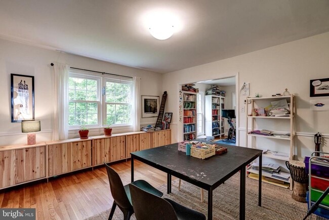 Building Photo - 7525 Cayuga Ave