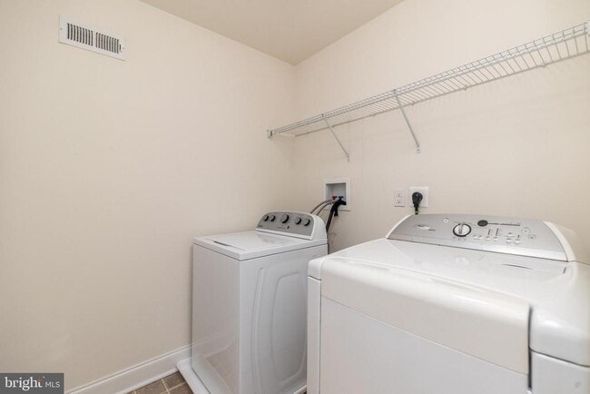 Building Photo - 3216 Brookside Dr