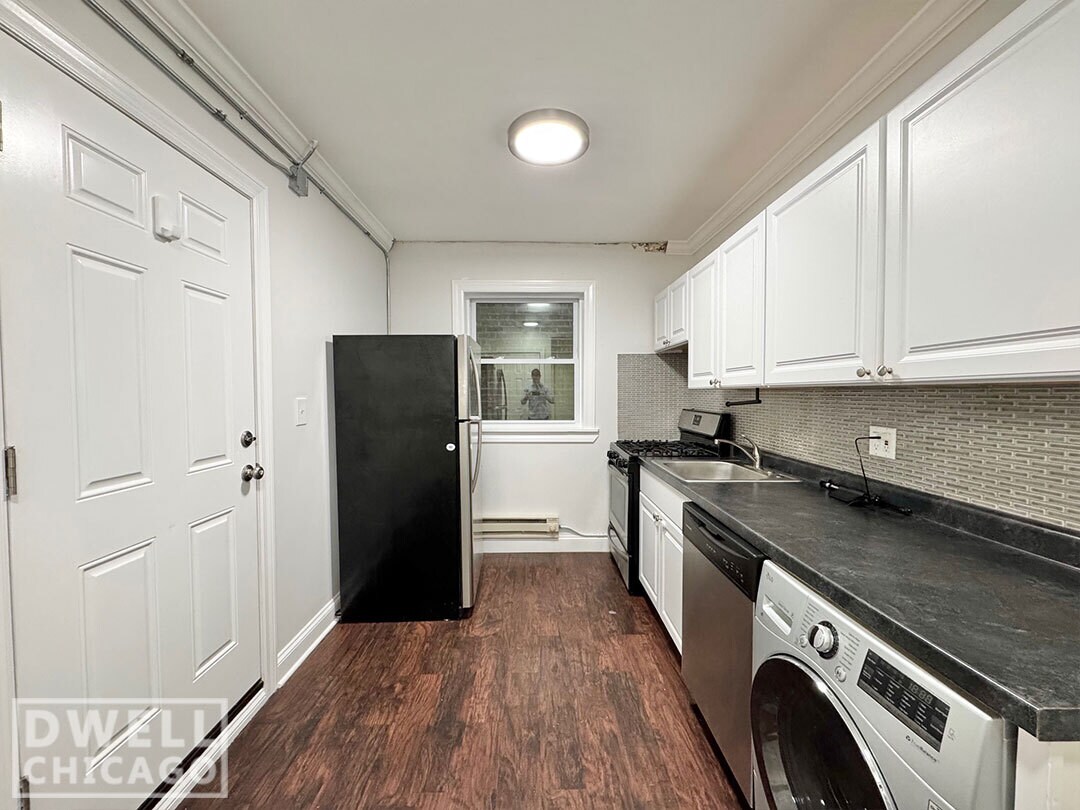 Building Photo - 2125 W Giddings St